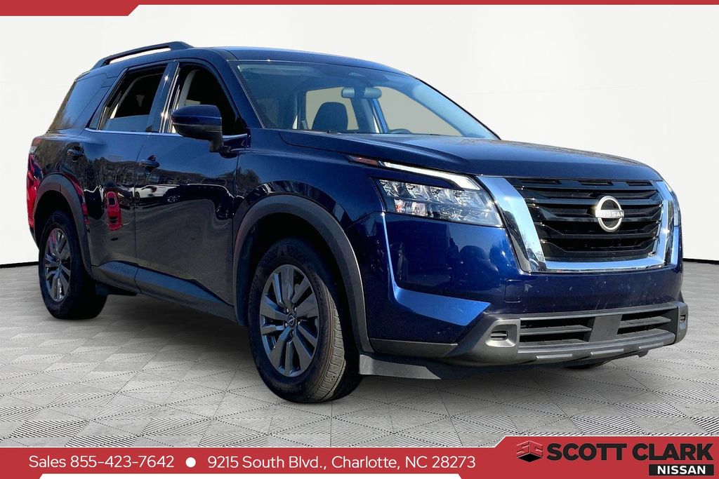 2025 Nissan Pathfinder SV