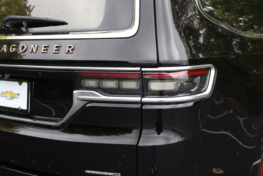 Thumbnail: 2022 Jeep Grand Wagoneer - 7