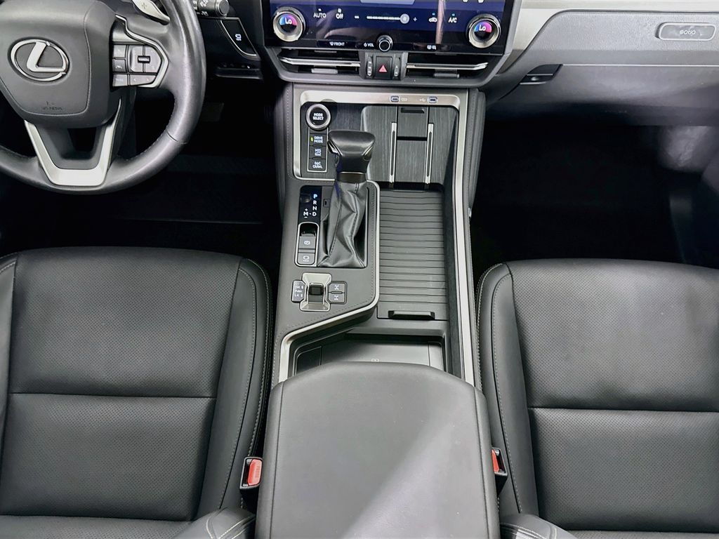Thumbnail: 2024 Lexus GX - 16