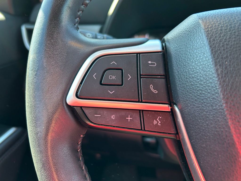 Thumbnail: 2023 Toyota Highlander - 21