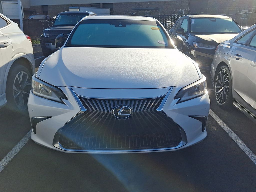 Thumbnail: 2021 Lexus ES - 2