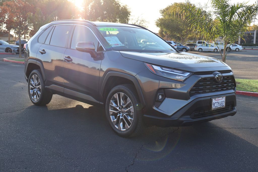 2022 Toyota RAV4 XLE Premium 3