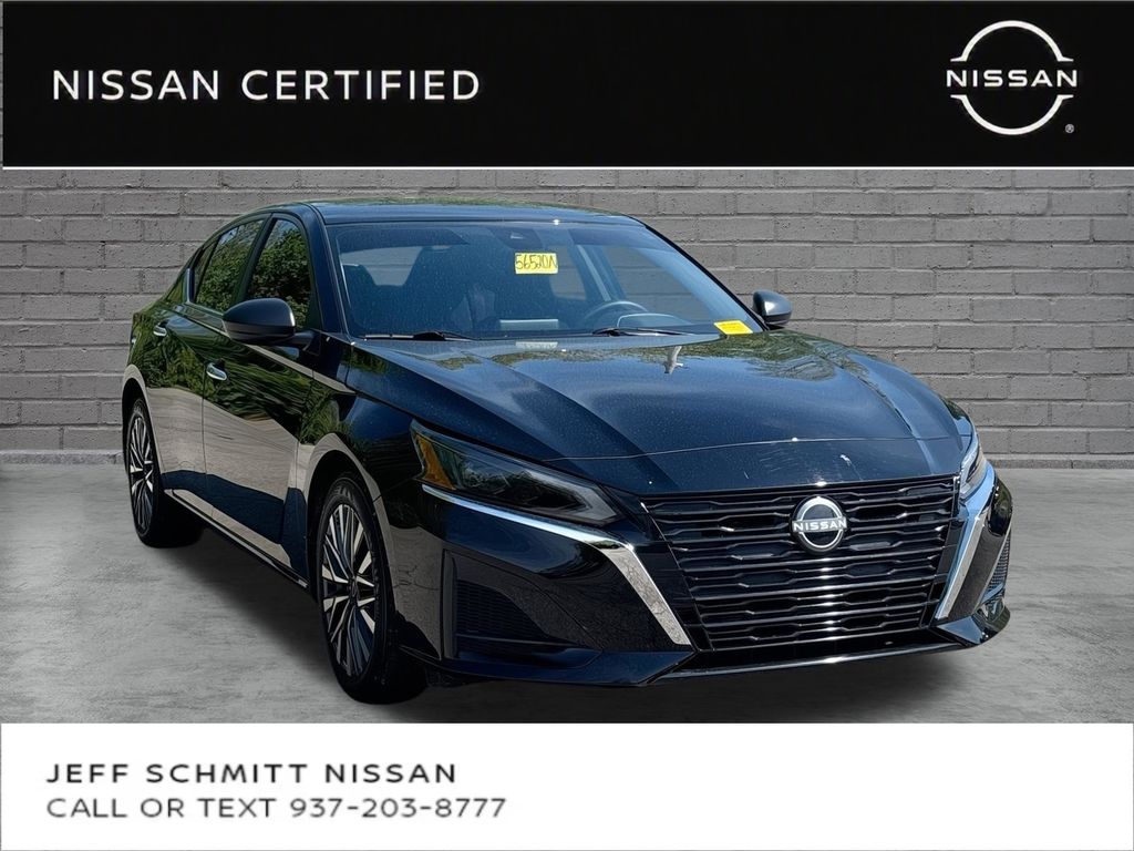 Super Black 2025 Nissan Altima Sedan Front-Wheel Drive Continuously Variable Transmission