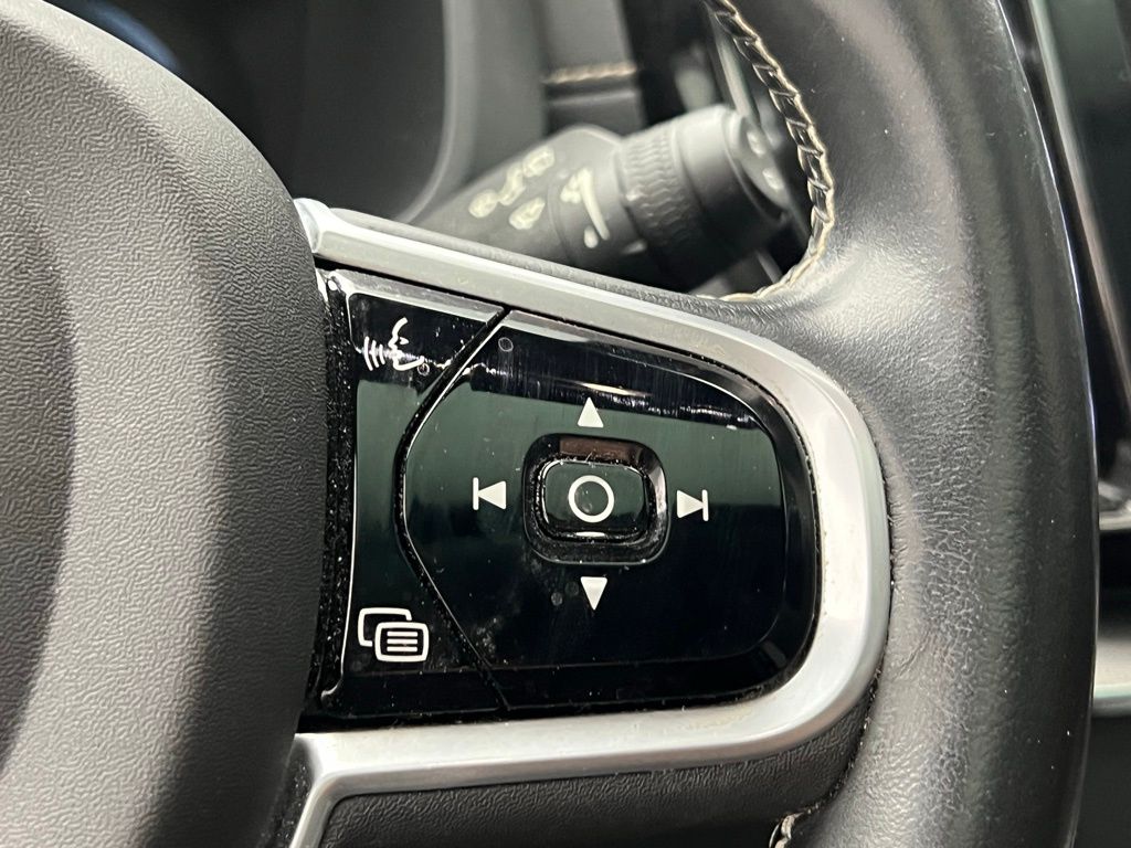 Thumbnail: 2021 Volvo XC60 - 18