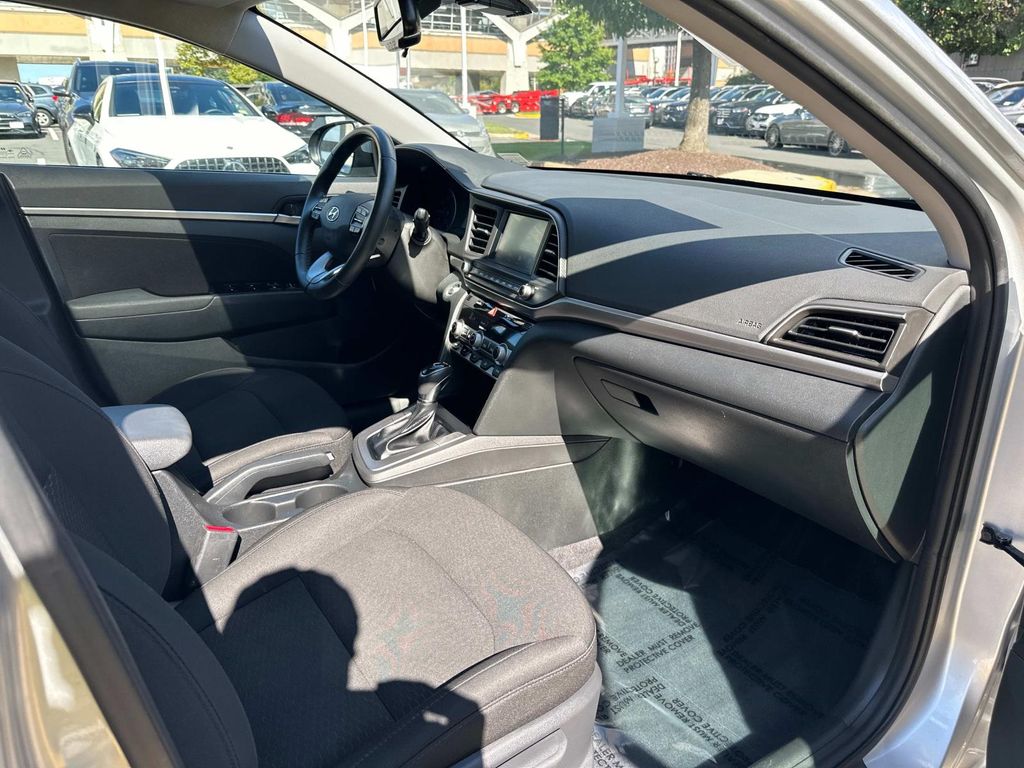 Thumbnail: 2019 Hyundai Elantra - 19