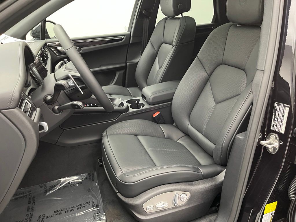 Thumbnail: 2026 Porsche Macan - 5