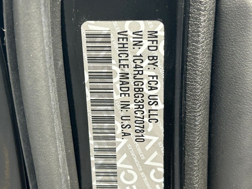 Used 2024 Diamond Black Crystal Pearlcoat Jeep Limited image 52