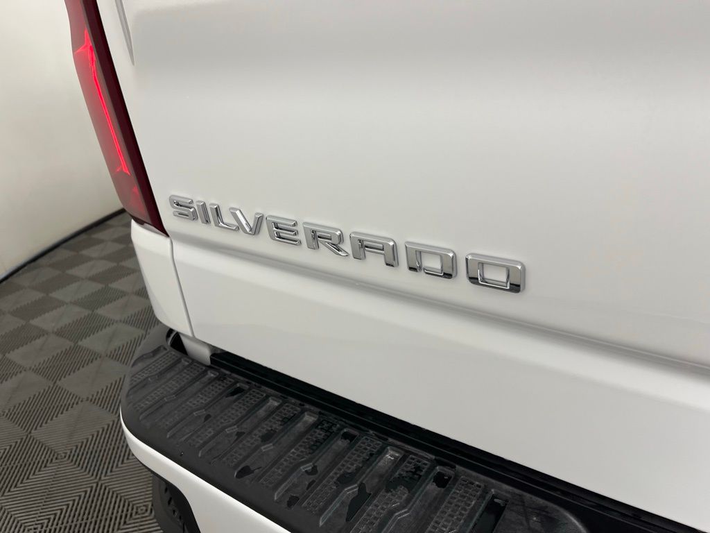 Thumbnail: 2026 Chevrolet Silverado 1500 - 21
