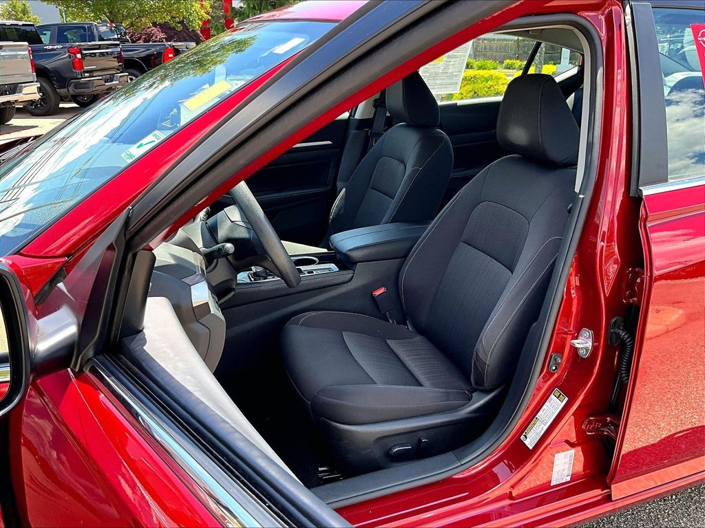 2023 Nissan Altima — photo 10