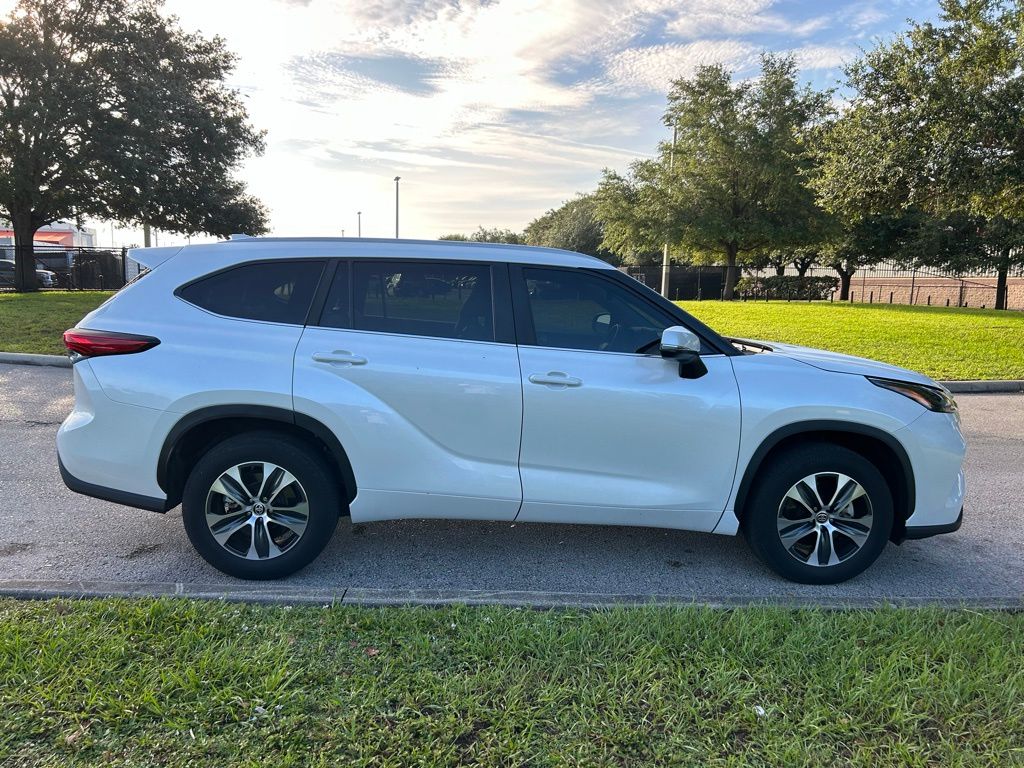 Thumbnail: 2023 Toyota Highlander - 6