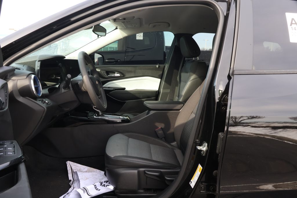 Thumbnail: 2024 Chevrolet Trax - 9