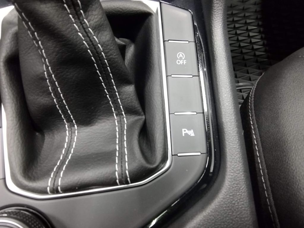 2025 Volkswagen Taos 1.5T SE Black