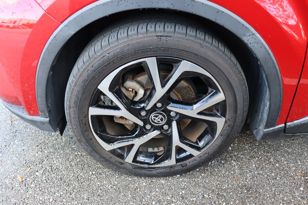 2020 Toyota C-HR XLE 4