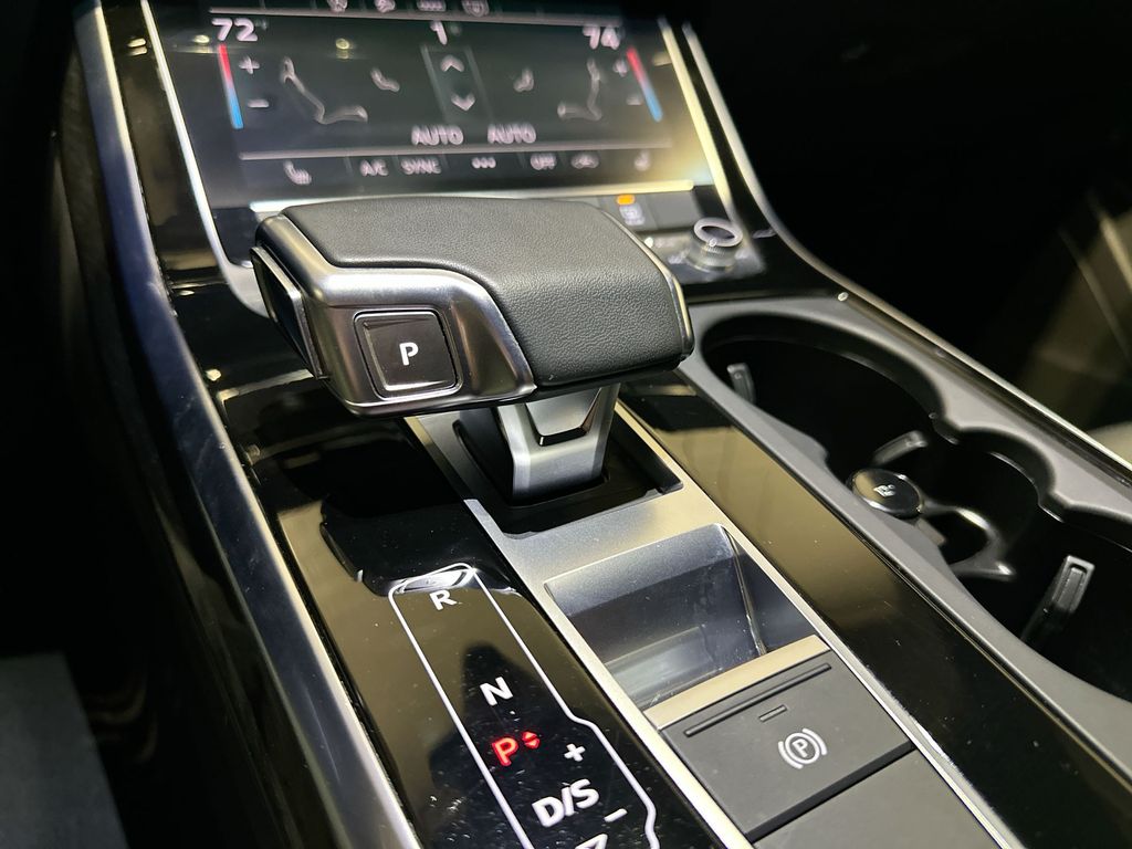 Thumbnail: 2025 Audi Q8 - 12