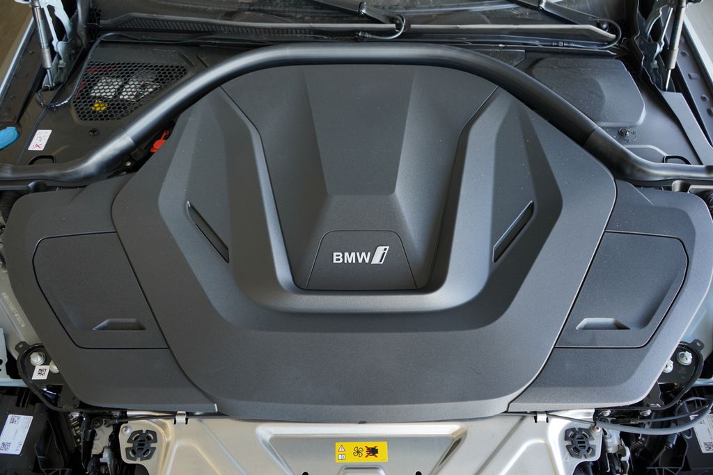 Thumbnail: 2026 BMW i4 - 22