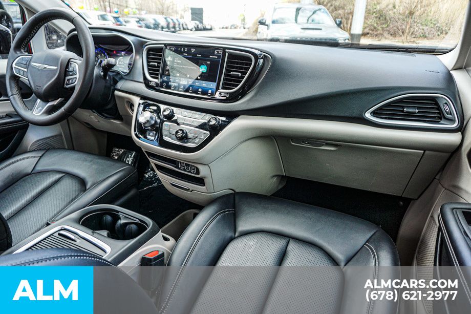 Used 2024 Red Chrysler Touring L image 27