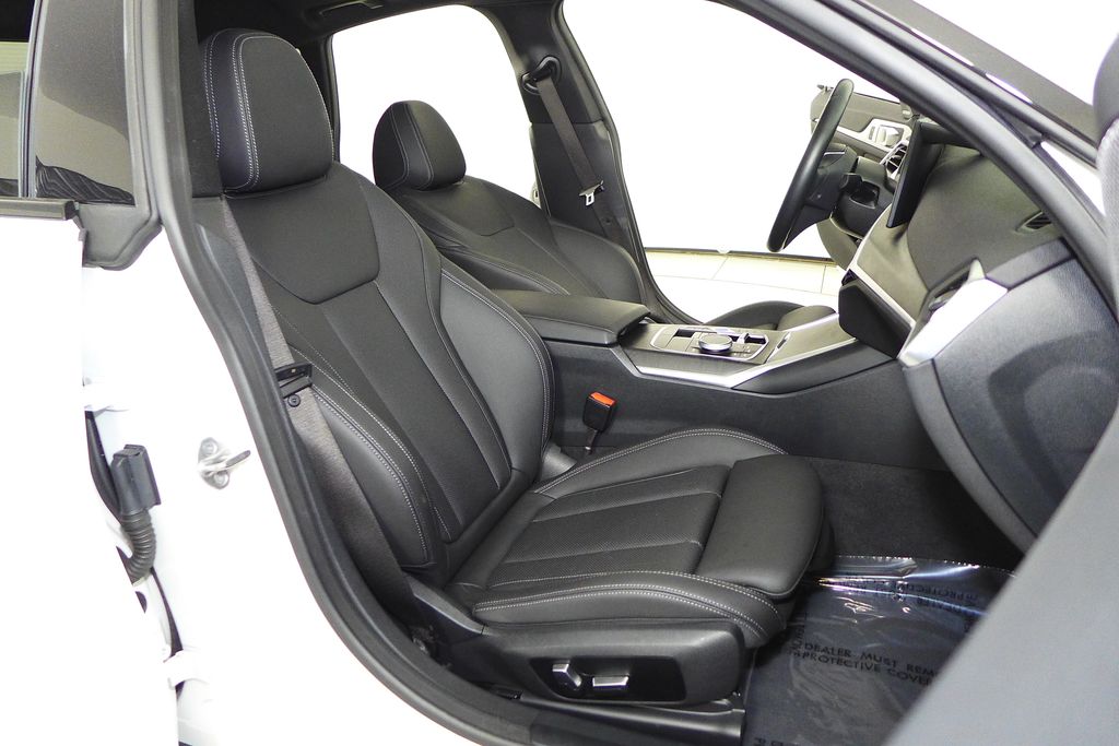 Thumbnail: 2023 BMW i4 - 19