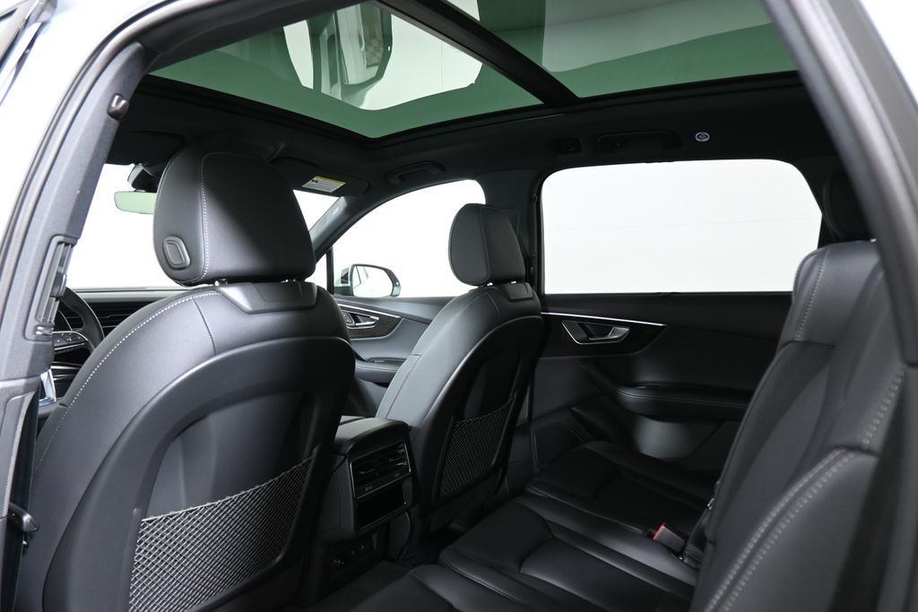 Thumbnail: 2026 Audi Q7 - 26