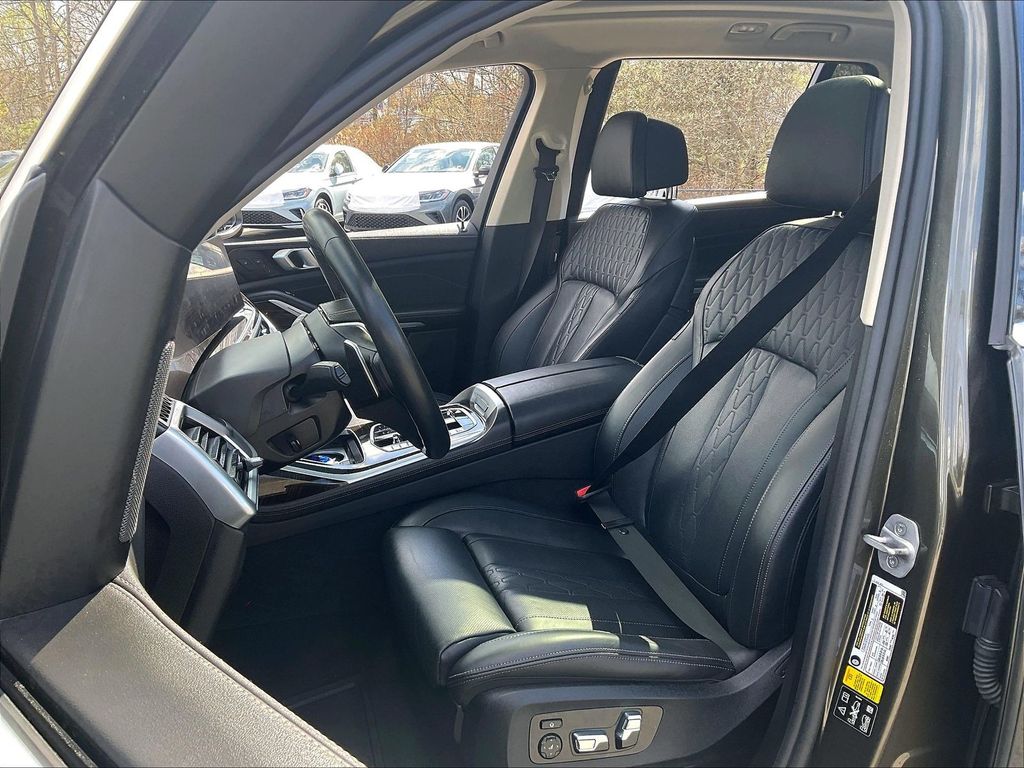 2024 BMW X7 — photo 10