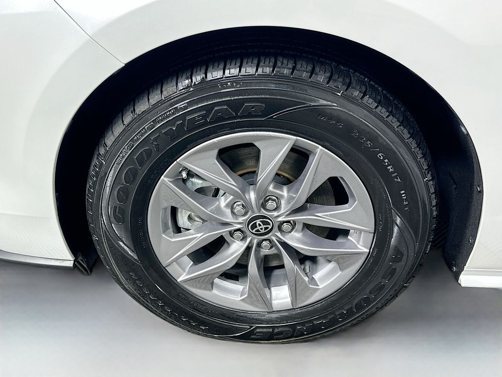 Thumbnail: 2024 Toyota Sienna - 31