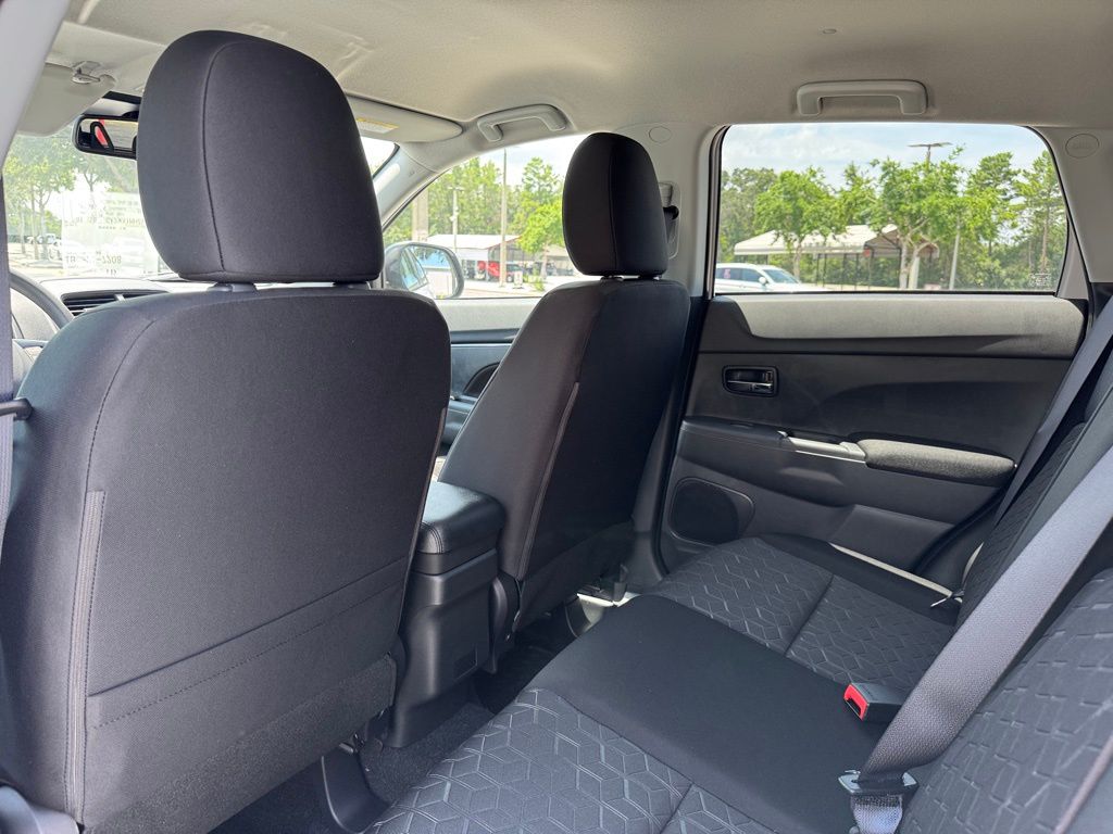 2025 Mitsubishi Outlander Sport ES photo 13