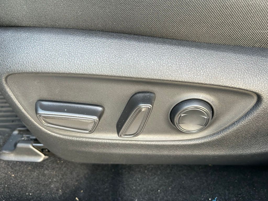 2024 Toyota RAV4 XLE 23