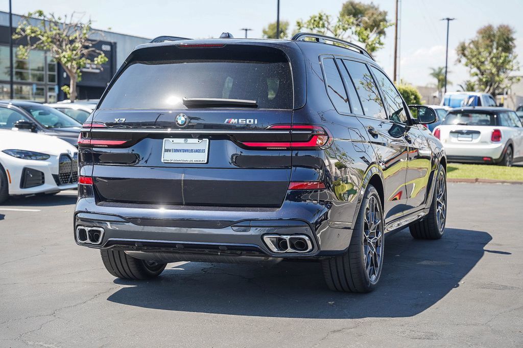 2024 BMW X7 M60i 8