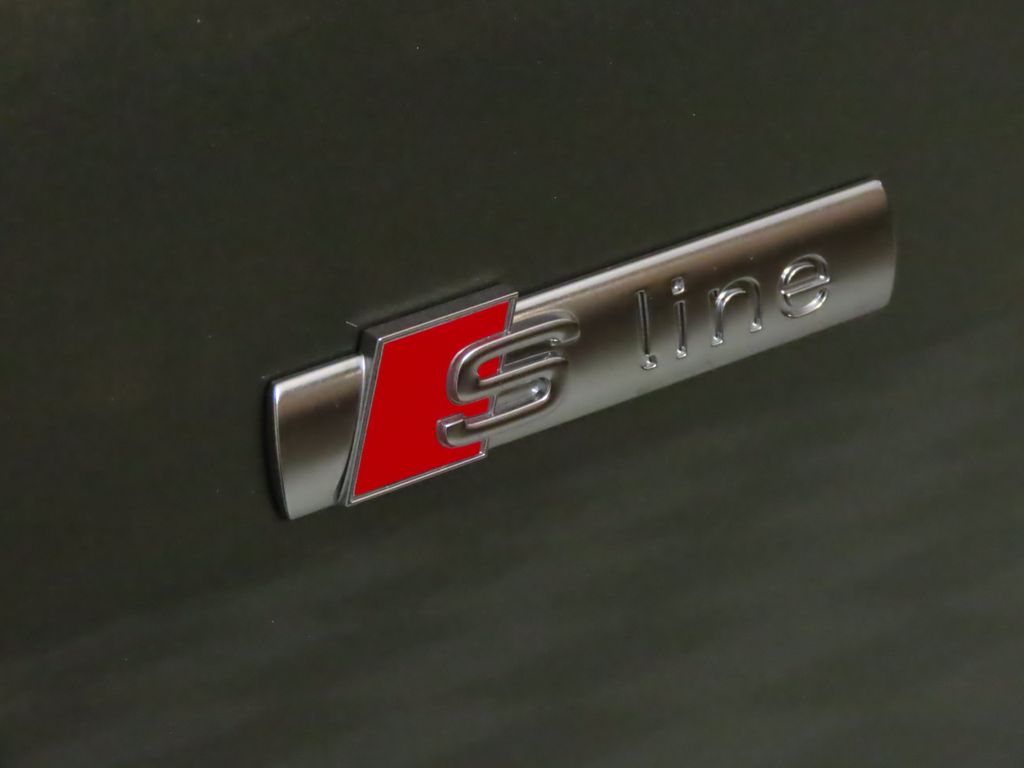 Thumbnail: 2025 Audi Q3 - 11