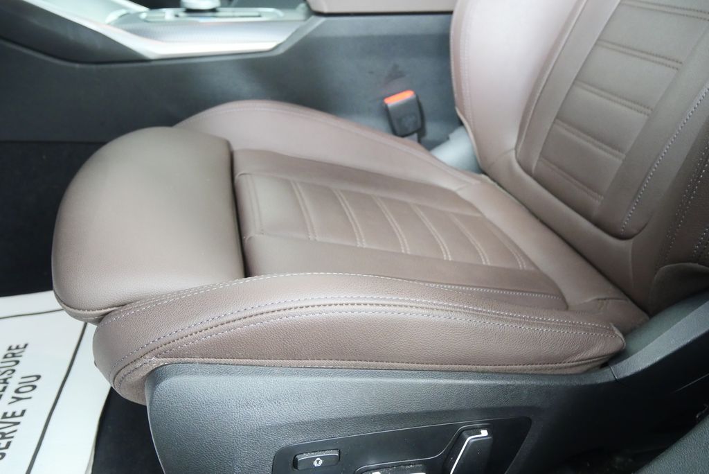 Thumbnail: 2025 BMW i4 - 10