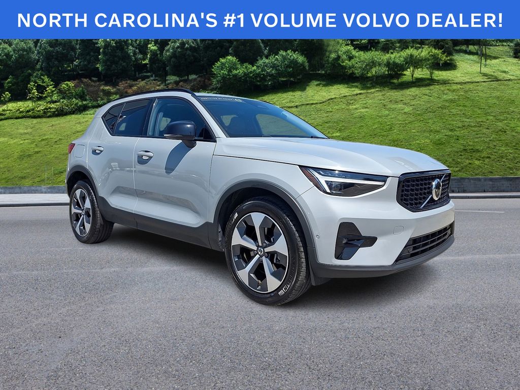 Vapour Gray Metallic 2026 Volvo XC40 SUV / Crossover All-Wheel Drive Automatic