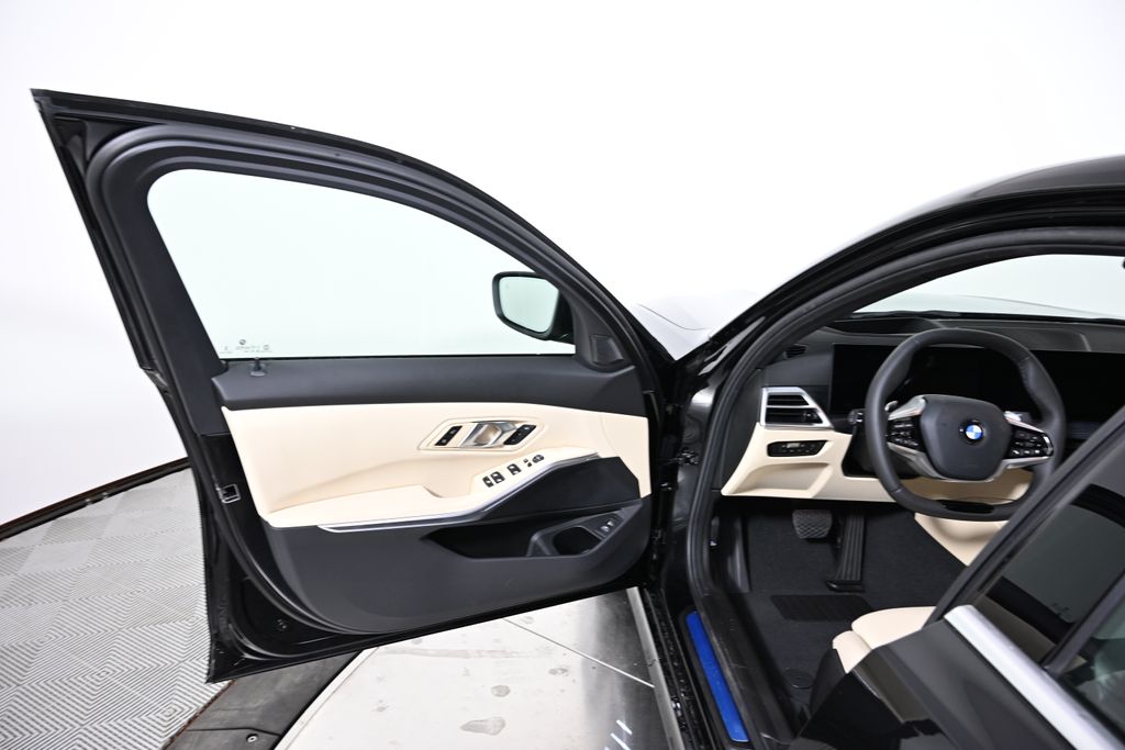 Thumbnail: 2025 BMW 3 Series - 21