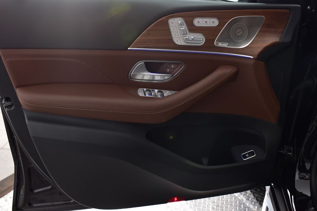 Thumbnail: 2025 Mercedes-Benz GLS - 11