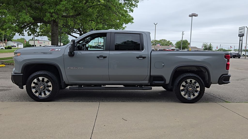 View vehicle photo 6