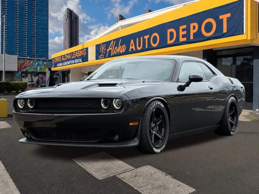 Phantom Black Tri-Coat Pearl 2015 Dodge Challenger Coupe Rear-Wheel Drive 6-Speed Manual