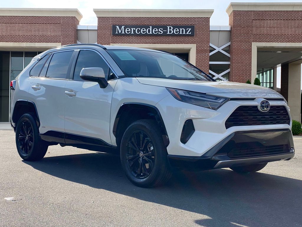 2022 Toyota RAV4 SE 3