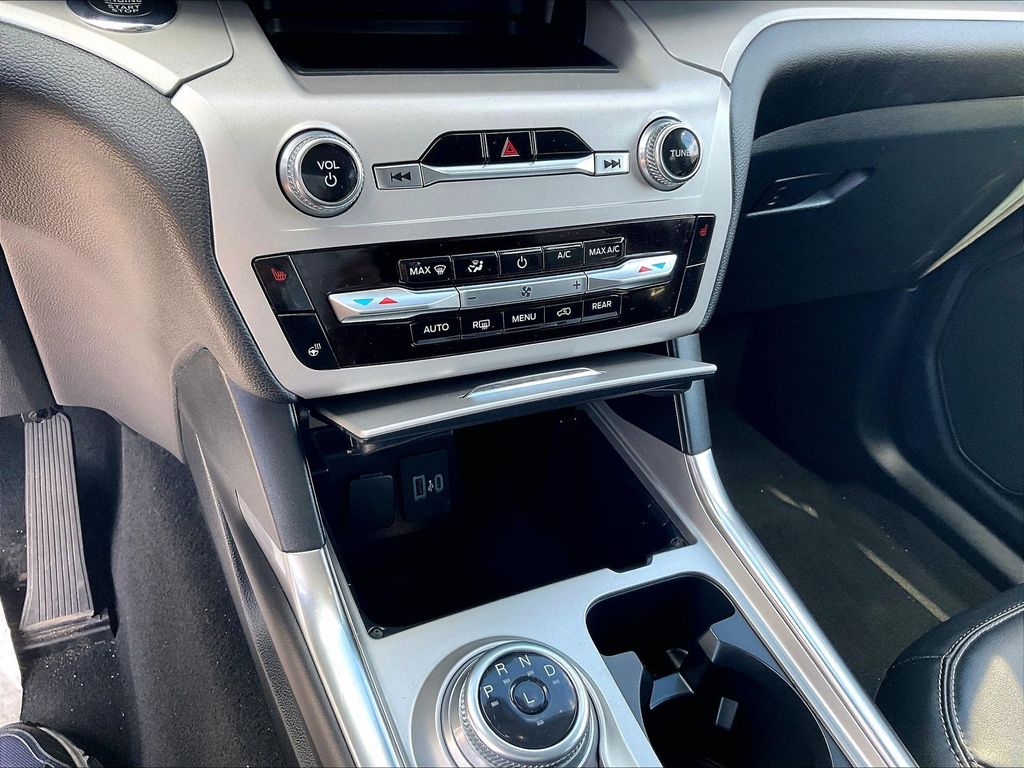 2023 Ford Explorer — photo 26