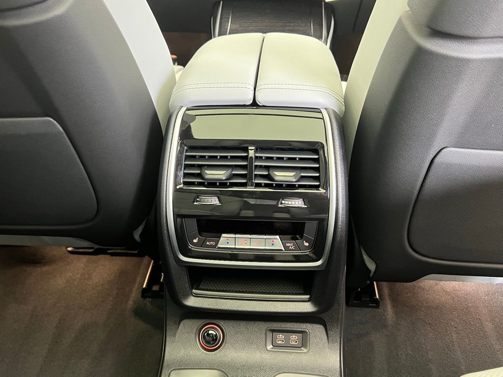 Thumbnail: 2026 BMW X7 - 10