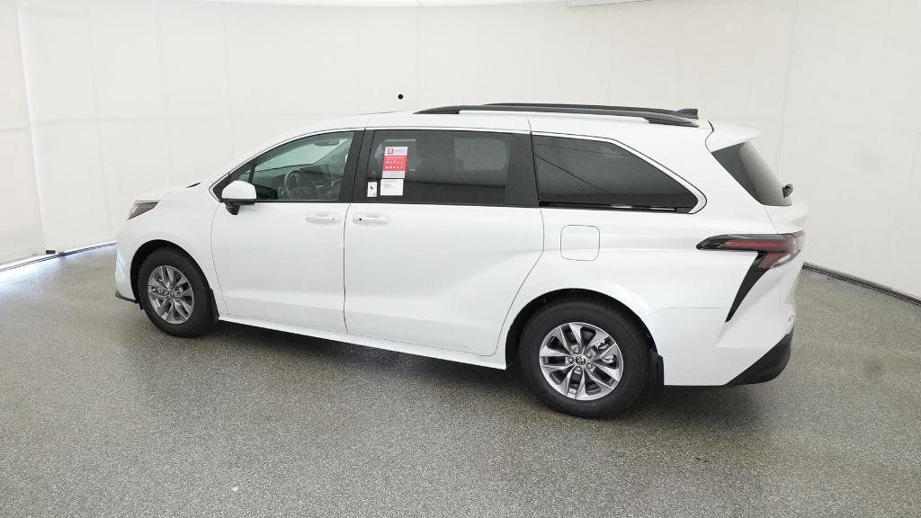 Thumbnail: 2025 Toyota Sienna - 7
