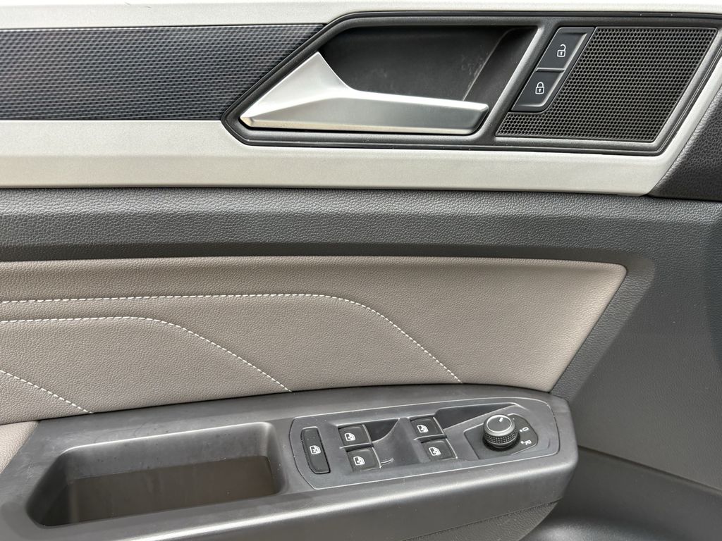 2022 Volkswagen Atlas Cross Sport 2.0T SEL R-Line - 10