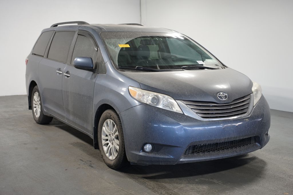 2016 Toyota Sienna XLE Premium 3