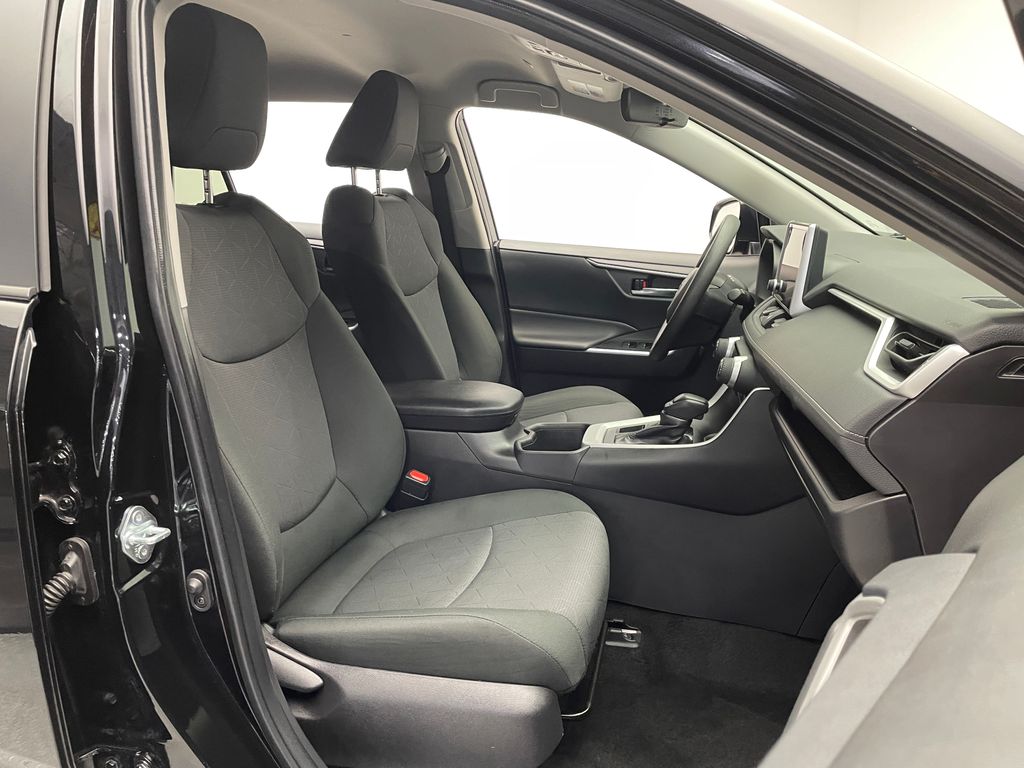 2024 Toyota RAV4 XLE 21