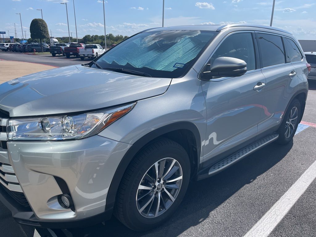 Thumbnail: 2019 Toyota Highlander - 6