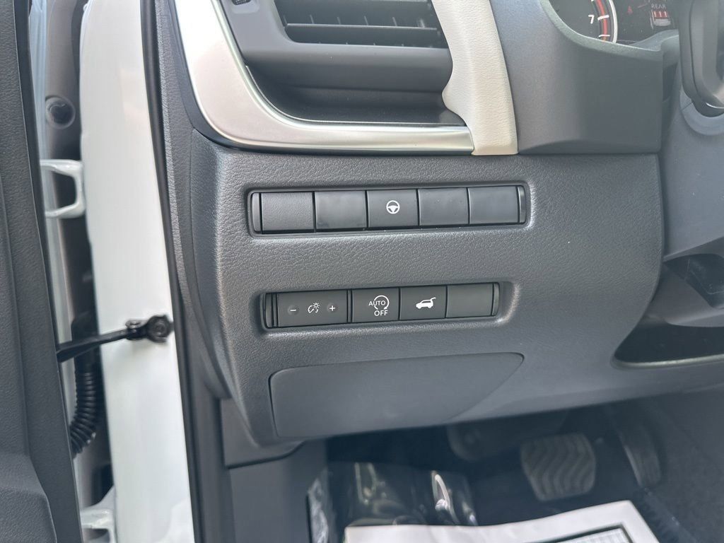 2025 Everest White Pearl Nissan Rogue SV FWD SUV