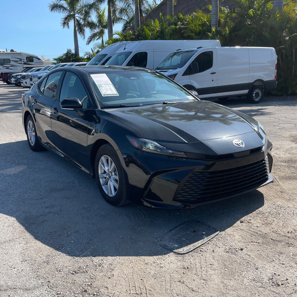 2025 Toyota Camry LE FWD