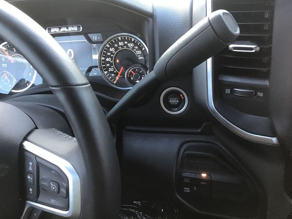 2024 RAM 3500 Chassis SLT - Photo 15