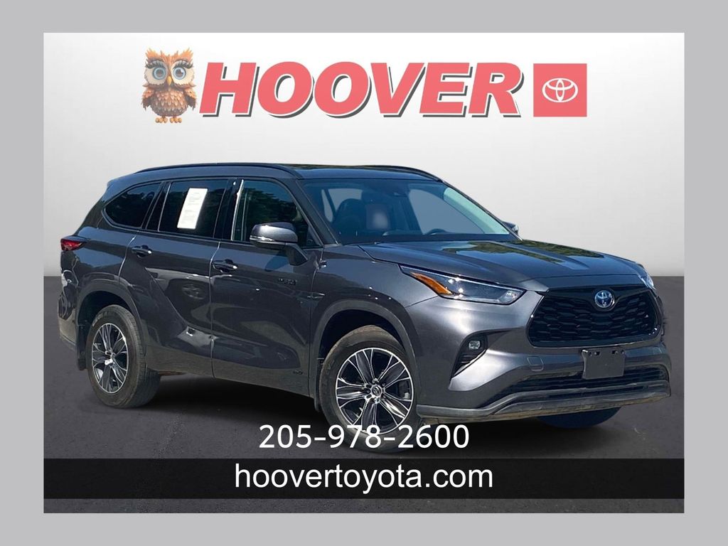  2021 Toyota Highlander Hybrid XLE AWD   