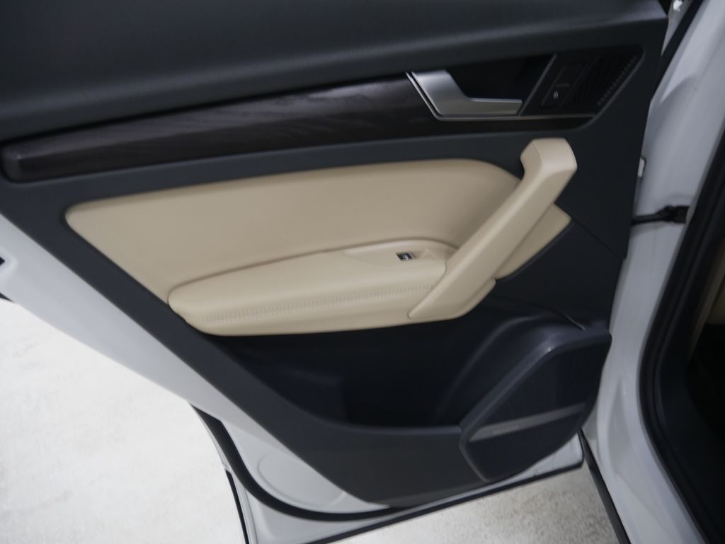 Thumbnail: 2020 Audi Q5 - 20