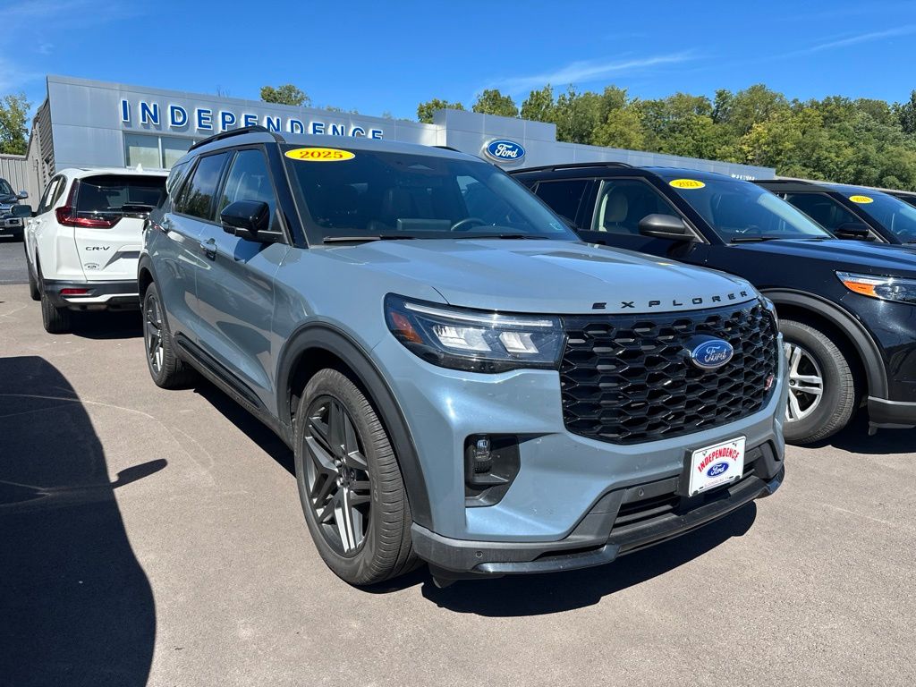  2025 Ford Explorer ST AWD   