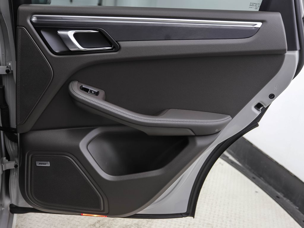 Thumbnail: 2021 Porsche Macan - 24