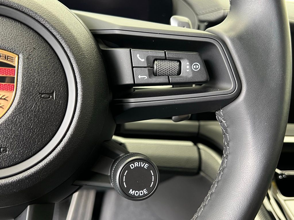 Thumbnail: 2025 Porsche Panamera - 9